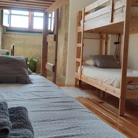 Quarto Privado Com Beliches E Wc - 4 Camas - Lagarto Pintado Casa N'aldeia