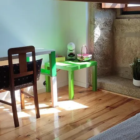 Pensión Quarto Privado Com Beliches E Wc - 4 Camas - Lagarto Pintado Casa N'aldeia *