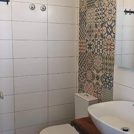 Pensión Quarto Privado Com Beliches E Wc - 4 Camas - Lagarto Pintado Casa N'aldeia *