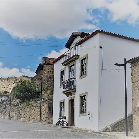 Quarto Privado Com Beliches E Wc - 4 Camas - Lagarto Pintado Casa N'aldeia Pensión Castelo Novo